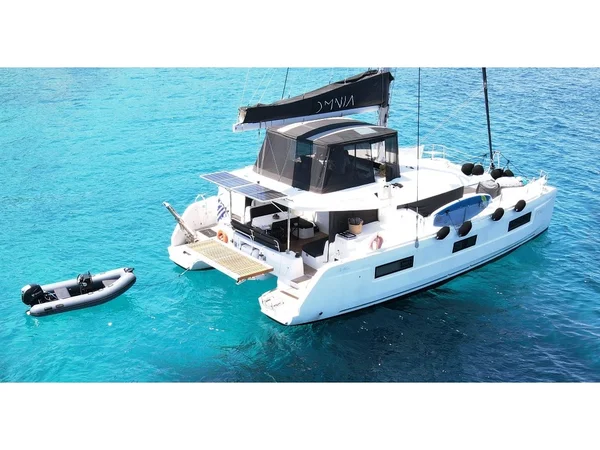 Lagoon 46 par Omnia Yachts à Le Pirée