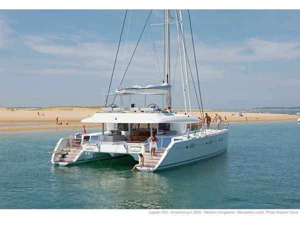 Lagoon 620 from Shamandura Charter in Capo d’Orlando