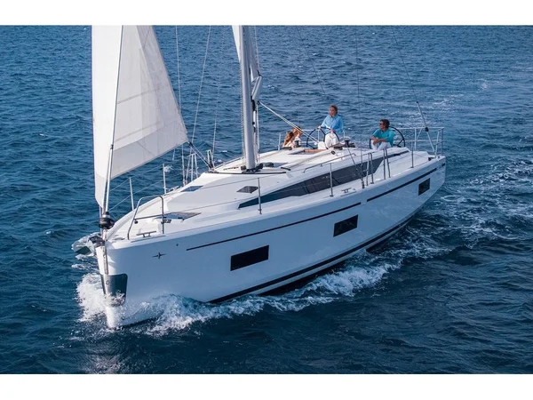 Bavaria 42 Cruiser from Nomicos Yachts in Preveza