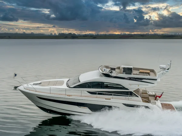 Fairline Squadron 50 de MY SeaTime Yachtcharter en Seget Donji