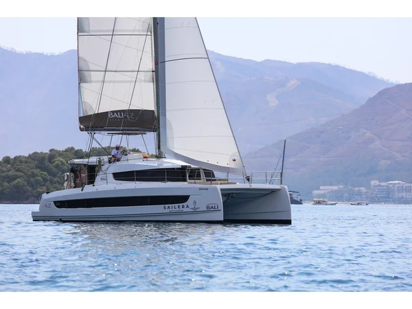 Bali 4.2 av Sailera Yacht Charter i Marmaris
