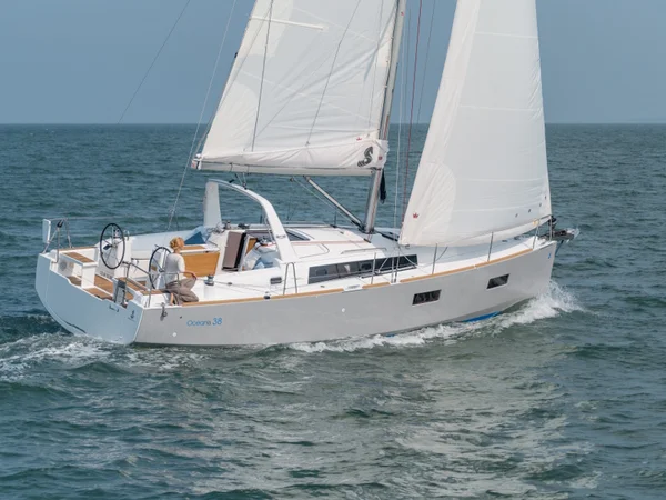 Oceanis 381 van Neo Sailing in Marmaris