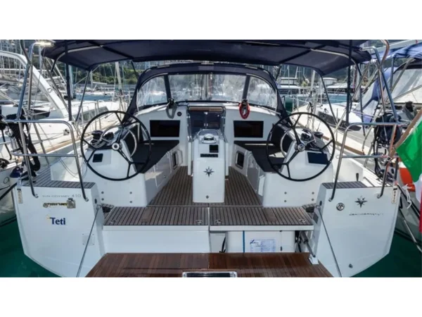 Sun Odyssey 410 da Lascatutto Charter em Vibo Marina