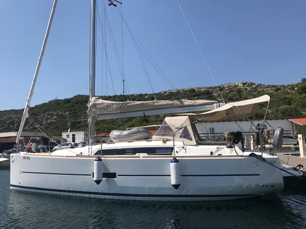 Dufour 310 Grand Large della Chilla Sailing a Primošten