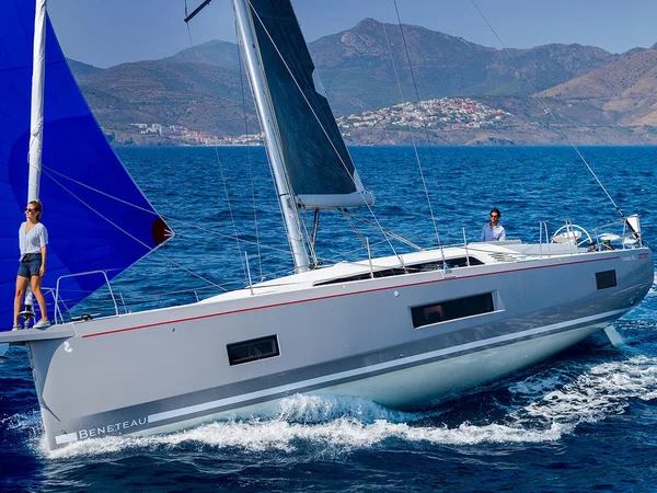 Oceanis 46.1 de Vernicos Crewed en Atenas