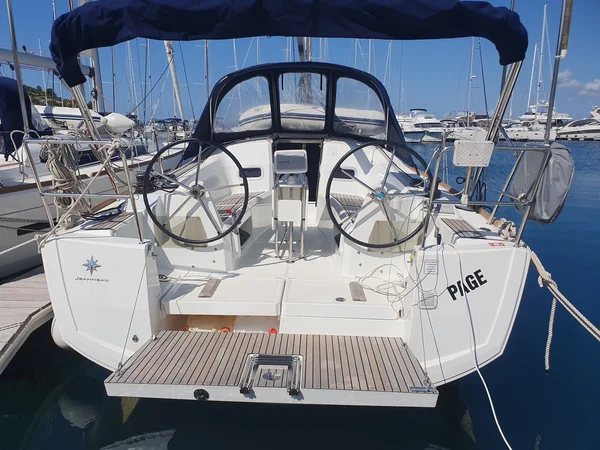 Sun Odyssey 34 yritykseltä Adventure Charter Dragessa