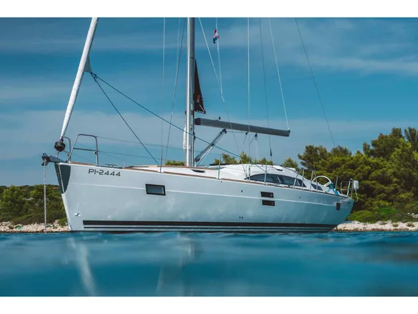 Elan Impression 45.1 van Vlamis Yachts in Athene