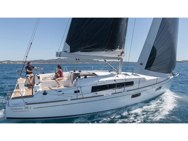 Oceanis 381 från First Class Sailing i Pula