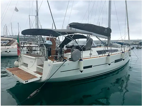 Dufour 520 Grand Large da Sailink Charter em Vibo Marina