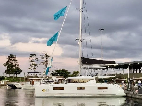 Lagoon 46 yritykseltä Brasil Yacht Charter Jacuecangassa