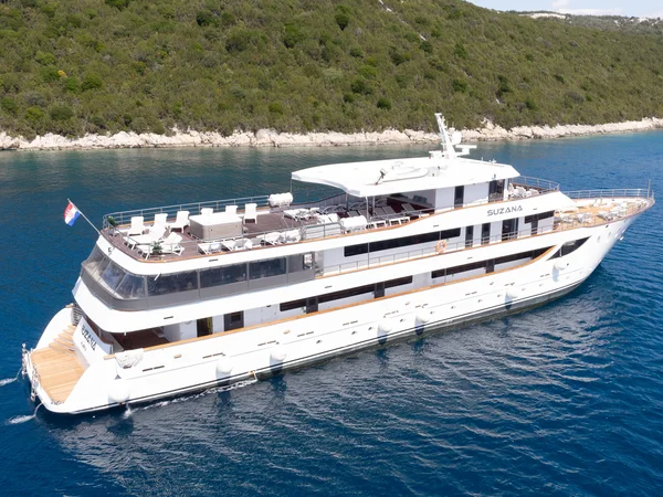 Luxury Motor Yacht af Zantium Travel i Split