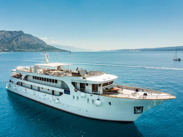 Luxury Motor Yacht af Zantium Travel i Split