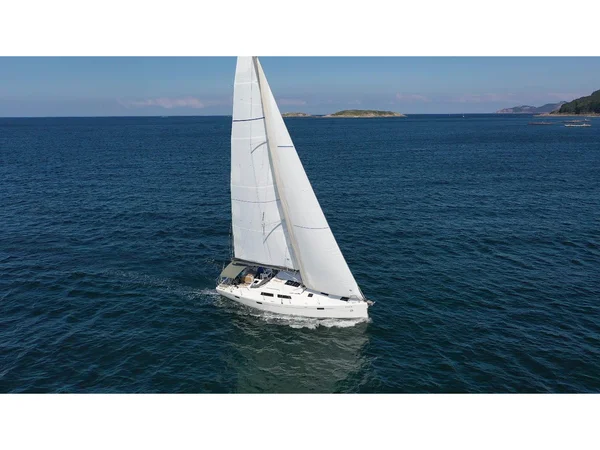 Hanse 415 from Julio Verne Nautica in Baiona