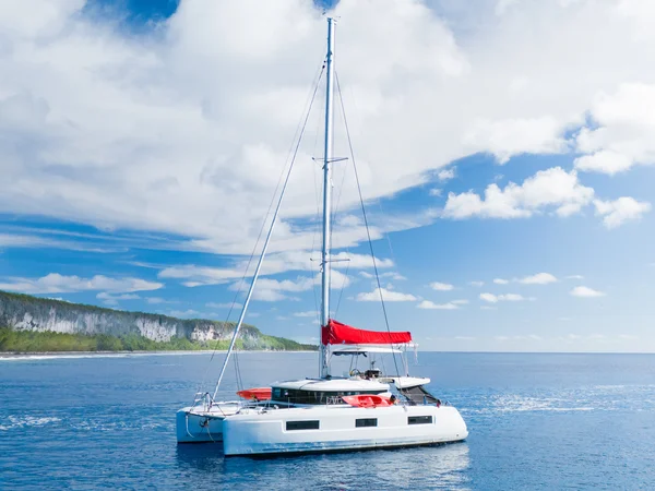Lagoon 46 yritykseltä Poe Charter Tahiti Papeetessa