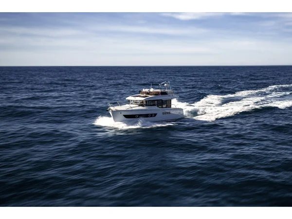 Swift Trawler 37 Fly della Nautika Centar Nava a Spalato