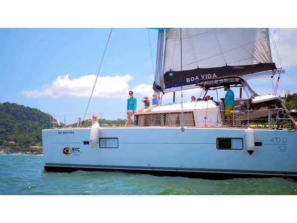 Lagoon 400 av Brasil Yacht Charter i Jacuecanga