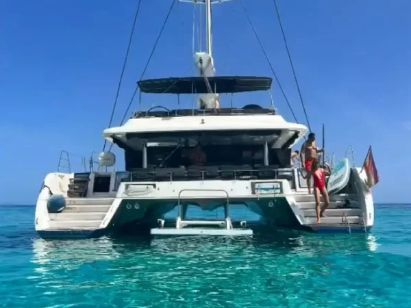 Lagoon 620 av Phantom Charter i Ibiza