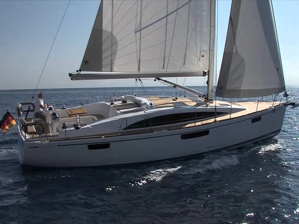 Bavaria 42 Cruiser from Tailwind Yachting in Athens