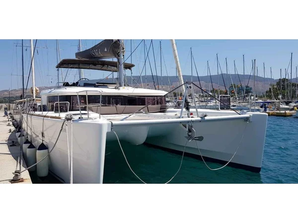 Lagoon 450 from Hellenic Vessel Management in Lefkada