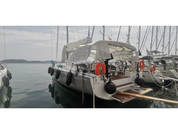 Océanis 51.1 della Vernicos Crewed a Corfù