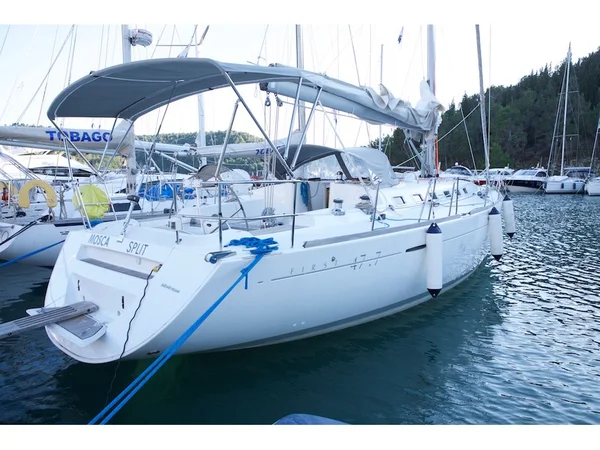 First 47.7 van Mayer Charter in Drage