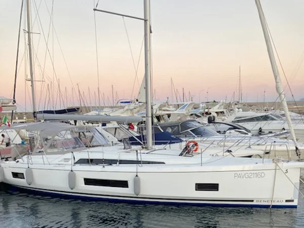 Oceanis 46.1 av GiuGioMa Charter i Palermo