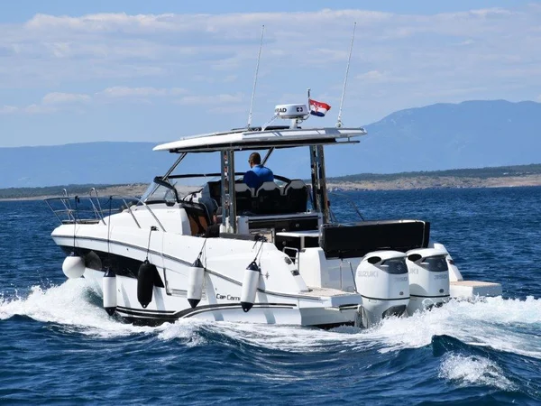 Cap Camarat 10.5 della Sea Drive a Zara