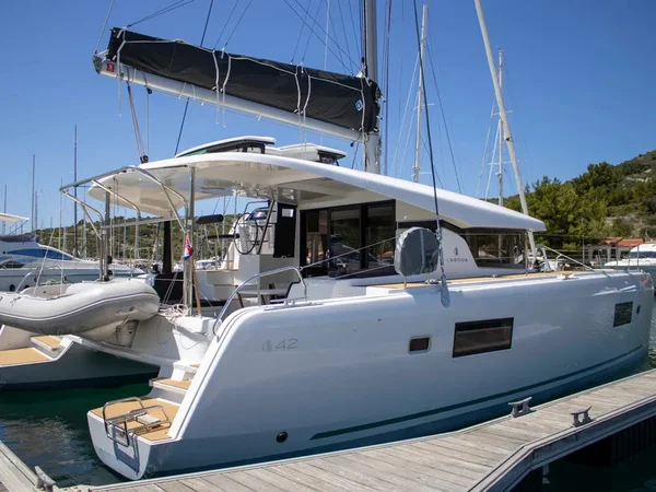 Lagoon 42 af Top Catamaran i Victoria