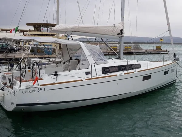 Oceanis 381 van Wind Tribe in La Spezia
