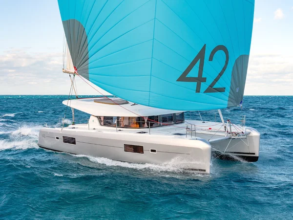 Lagoon 42 van Med Sailing Holidays in Athene