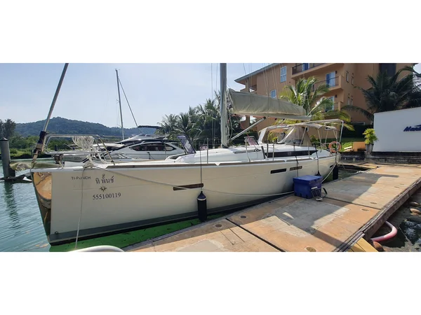 Sun Odyssey 409 af Aqua Charters i Ko Chang