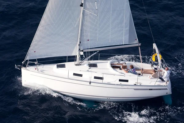 Bavaria 32 Cruiser af DeToni Charter i Trogir