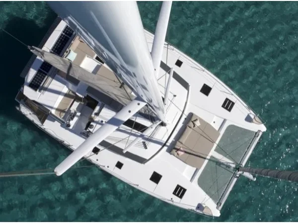 Fountaine Pajot Saona 47 av All Blue i Athen