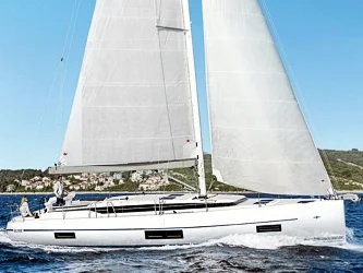 Bavaria C45 from Yachtcharter Sweden in Saltsjöbaden