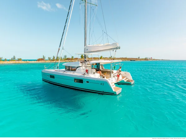 Lagoon 42 von Tailwind Yachting in Athen