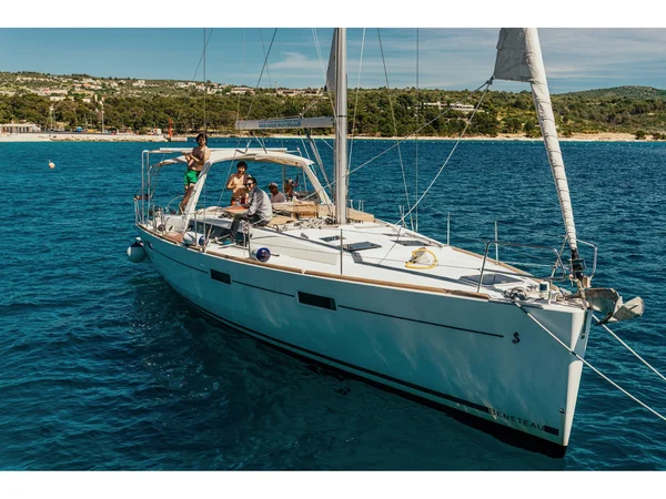 Oceanis 45 par Vogue Yachting à Šibenik