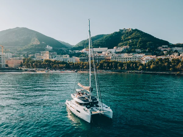 Lagoon 51 de StarSail en Salerno