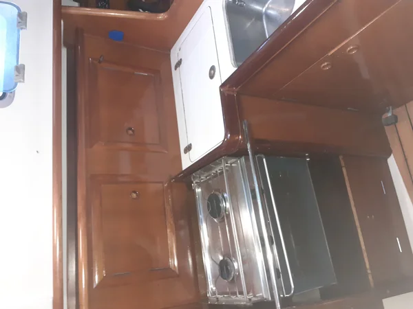 Oceanis 331 yritykseltä DeToni Charter Trogirissa