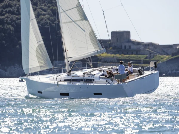 Dufour 430 von Marina Yacht Charter in Palermo