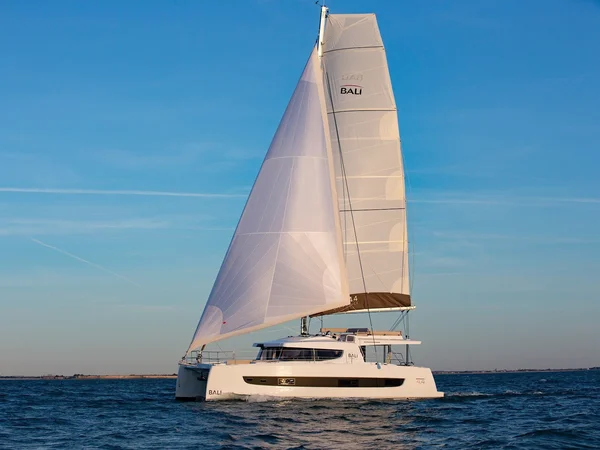Bali 4.4 från Barcando Charter i Capo d’Orlando