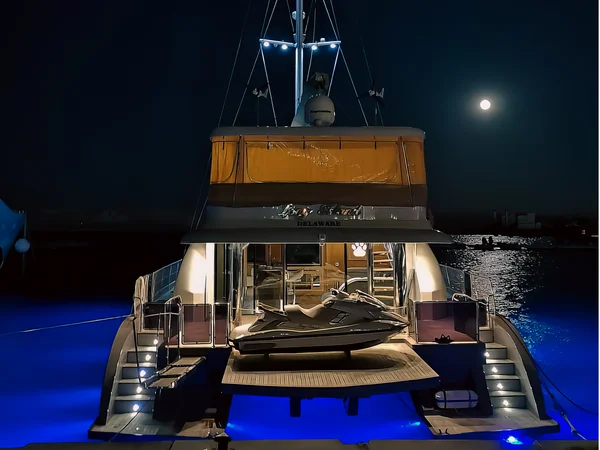 Catamaran yritykseltä Everblue Yachting Nea Peramos