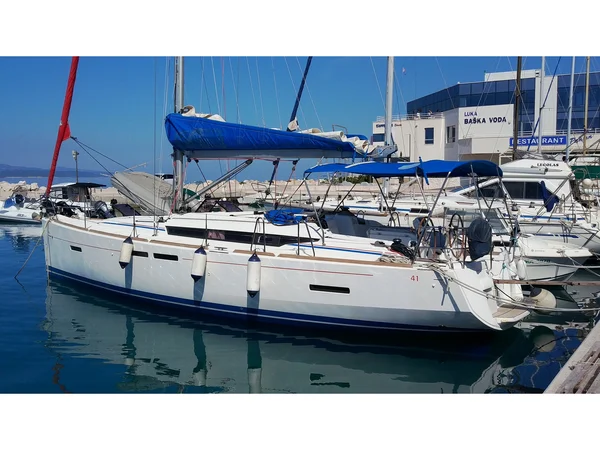 Sun Odyssey 409 par Just Sail Charter à Baska Voda