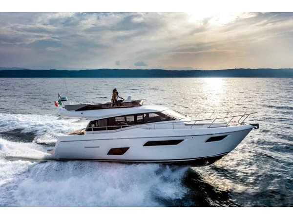 Ferretti 450 della Adriatic Boat Charter a Sebenico
