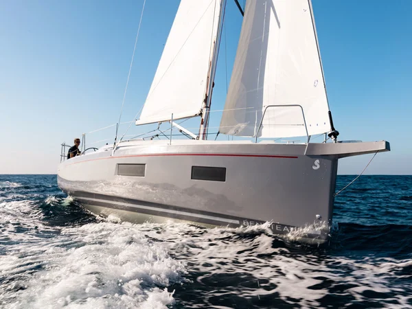 Oceanis 34.1 von Beyond Yachting in Lefkada