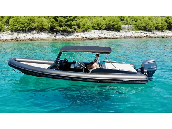 Lolivul 9 från Providenca Charter i Trogir