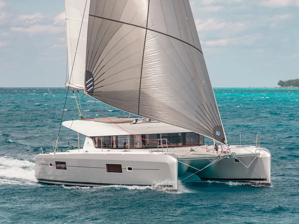 Lagoon 42 af Barefoot Yacht Charters i St. Vincent