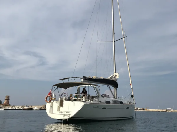 Oceanis 50 von Sunward Sailing in Nydri