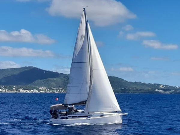 Sun Odyssey 389 af A&C Yacht Charter i Martinique
