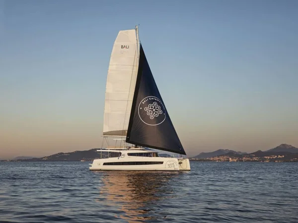 Bali 5.8 från Barcando Charter i Portisco