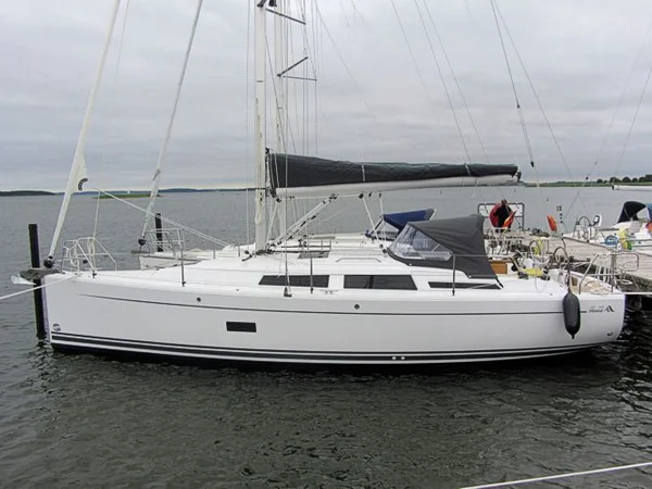 Hanse 348 af Yachtcharter Sweden i Saltsjöbaden